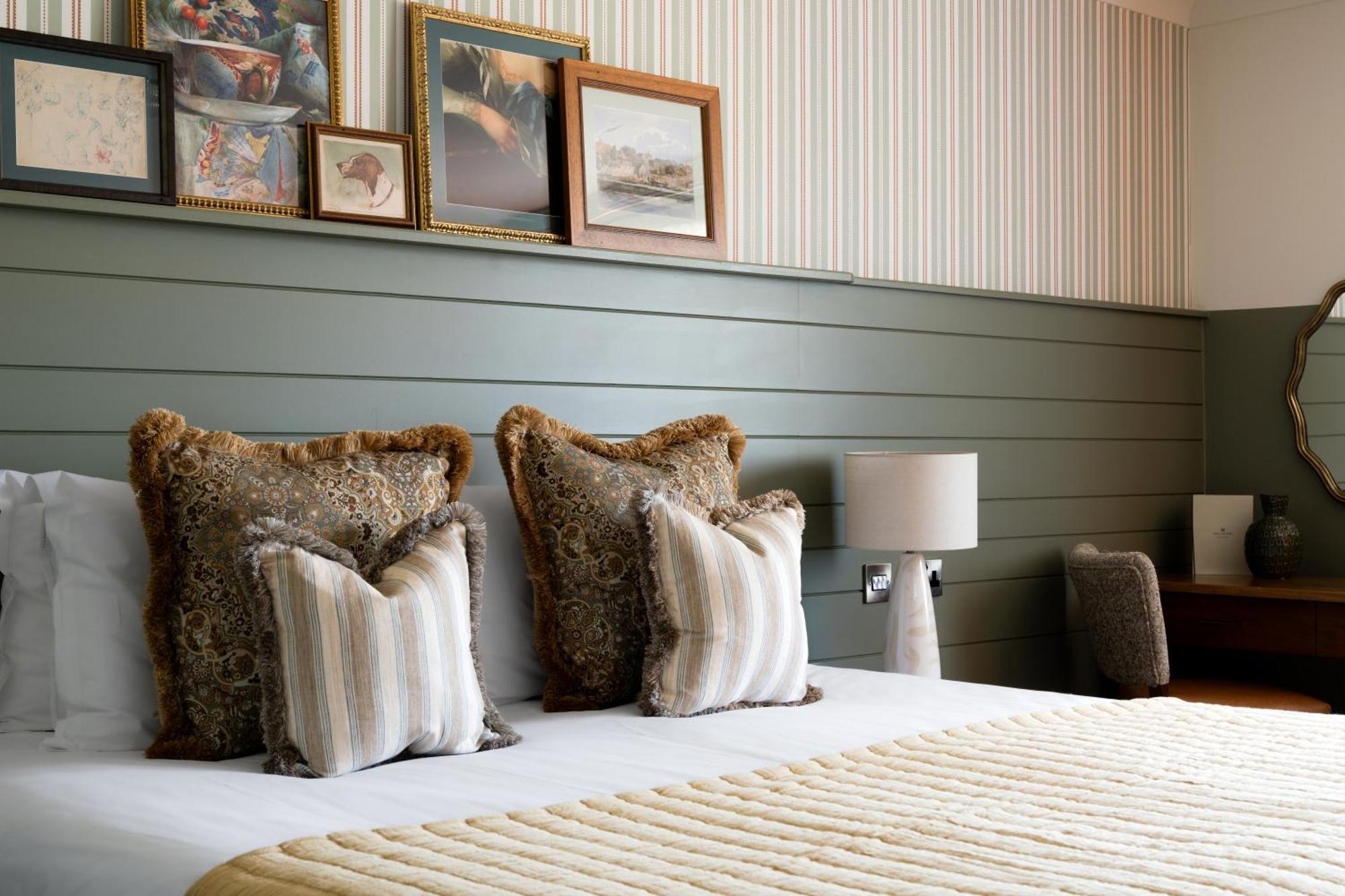 Crown Hotel Chertsey Extérieur photo