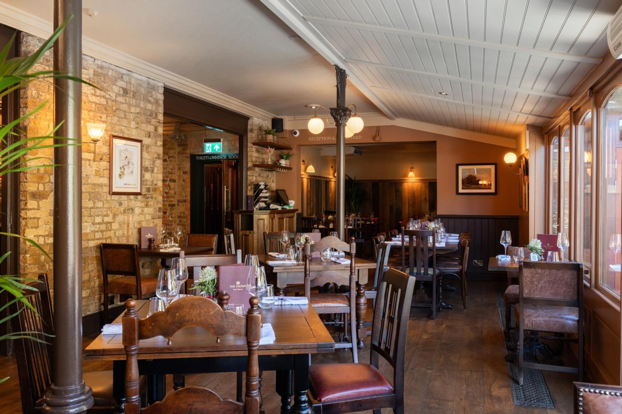Crown Hotel Chertsey Extérieur photo