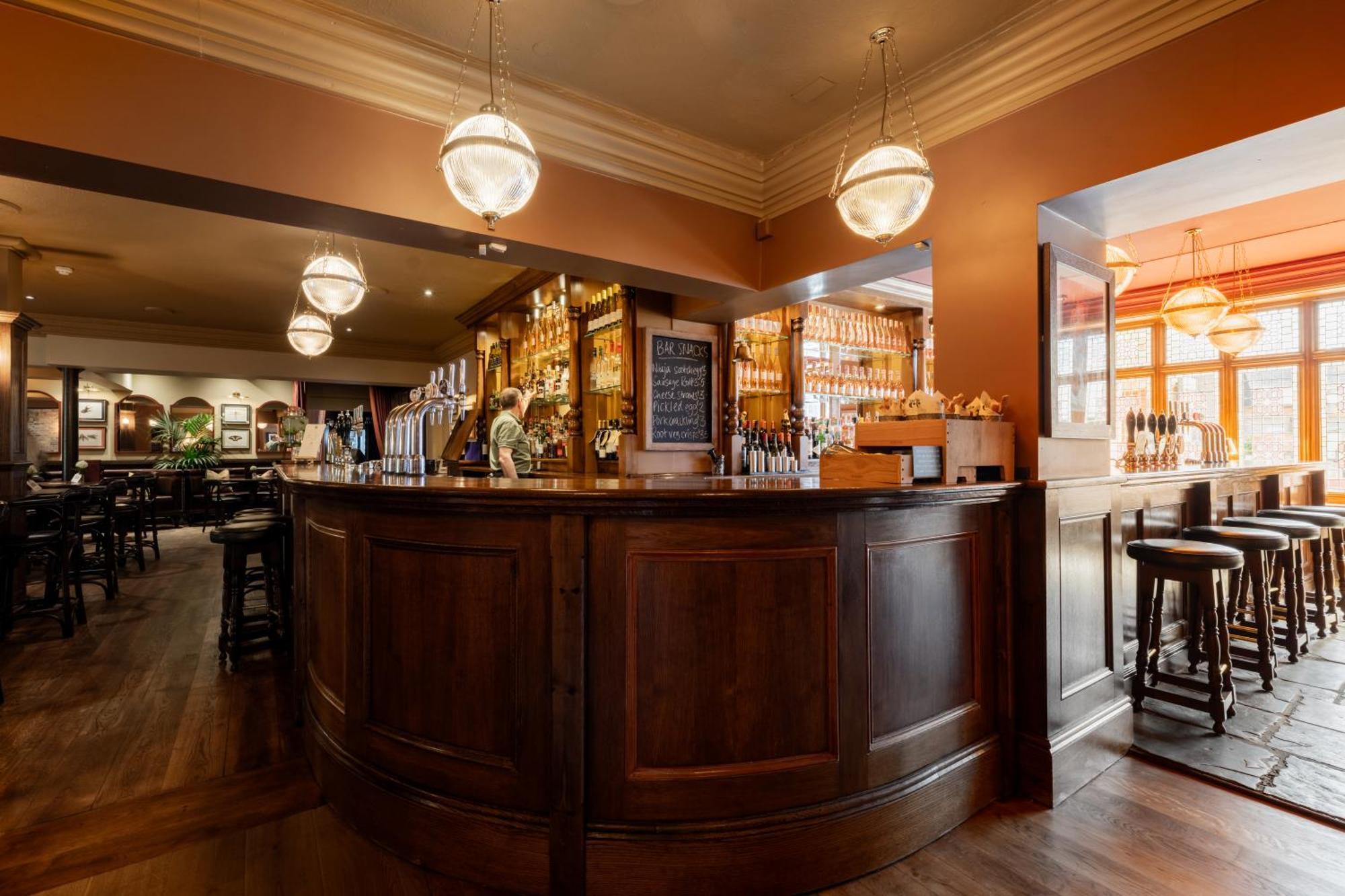 Crown Hotel Chertsey Extérieur photo