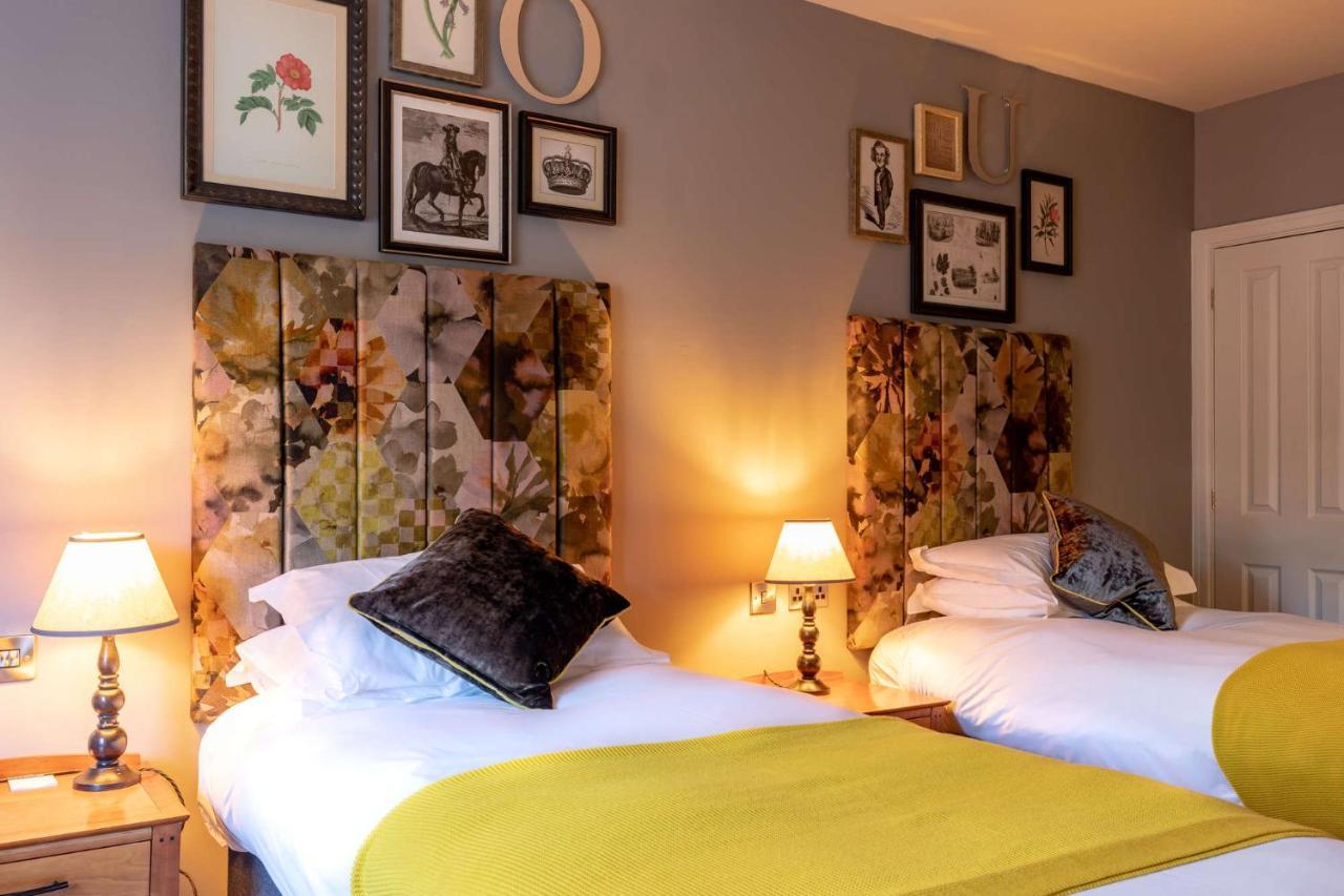 Crown Hotel Chertsey Extérieur photo