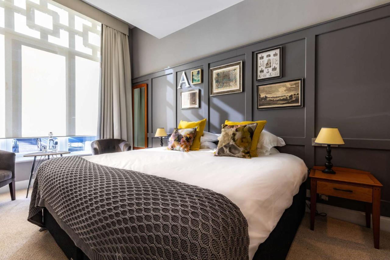 Crown Hotel Chertsey Extérieur photo