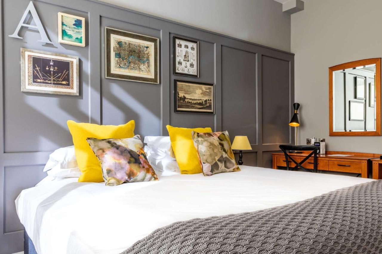 Crown Hotel Chertsey Extérieur photo